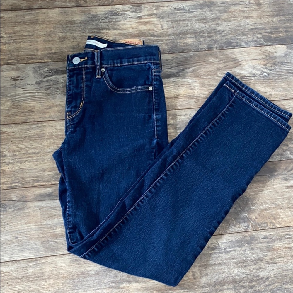 Women’s Levi Jeans